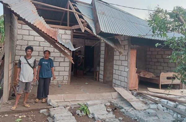 djembefola.com, Angin Puting Beliung Rusak 10 Rumah di Amfoang Kupang