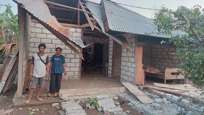 djembefola.com, Angin Puting Beliung Rusak 10 Rumah di Amfoang Kupang